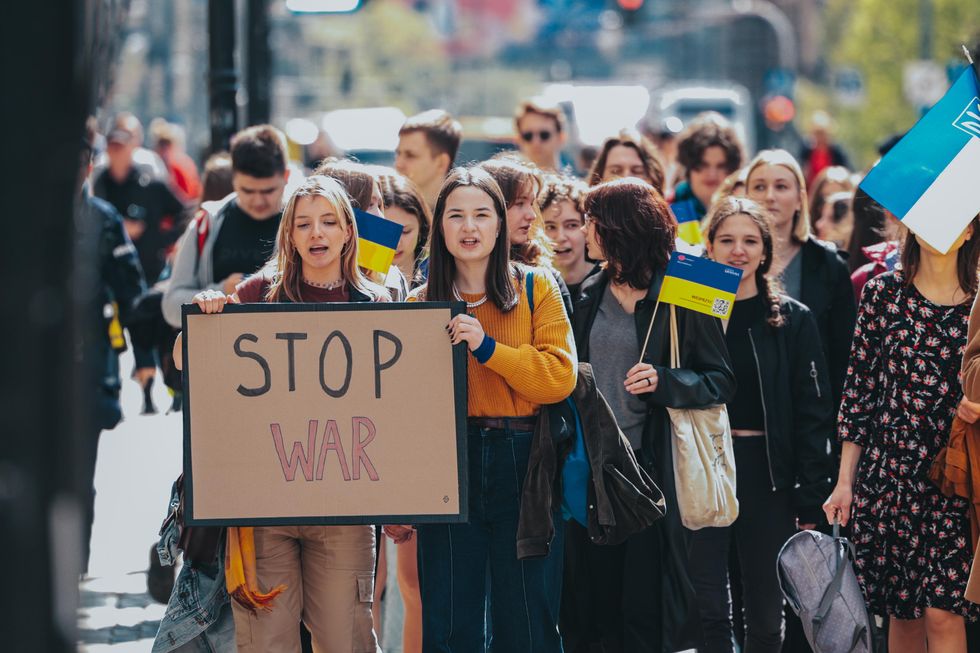 photo of students holding 'stop war' sign