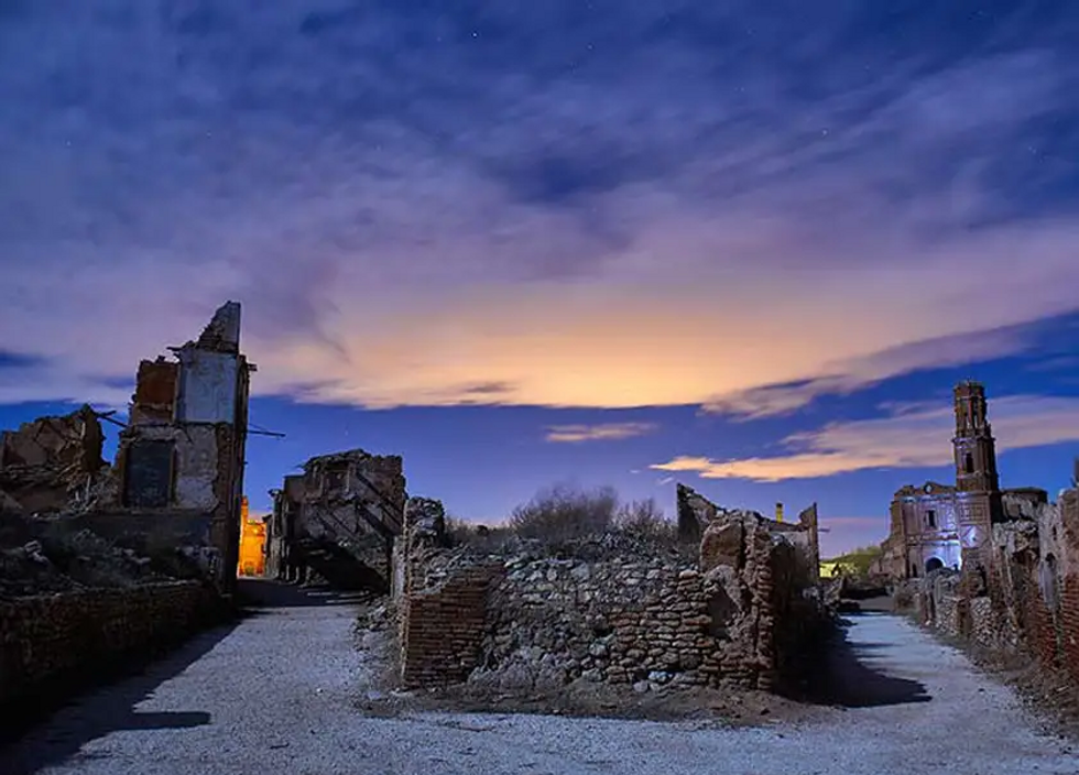 photo of sunset of old Belchite