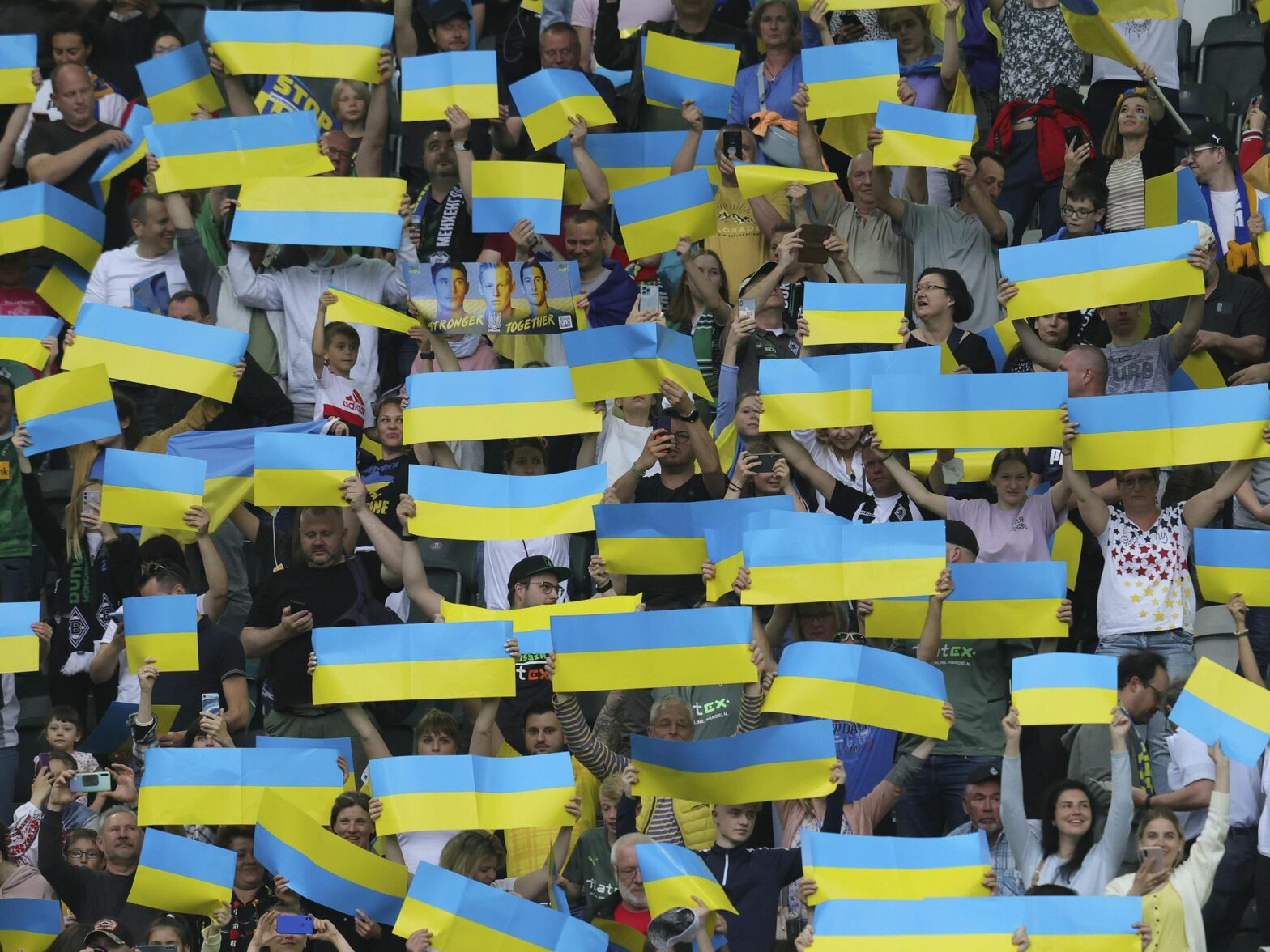 Photo of supporters hold Ukrainian flags in honor of the victims of the war in Ukraine​