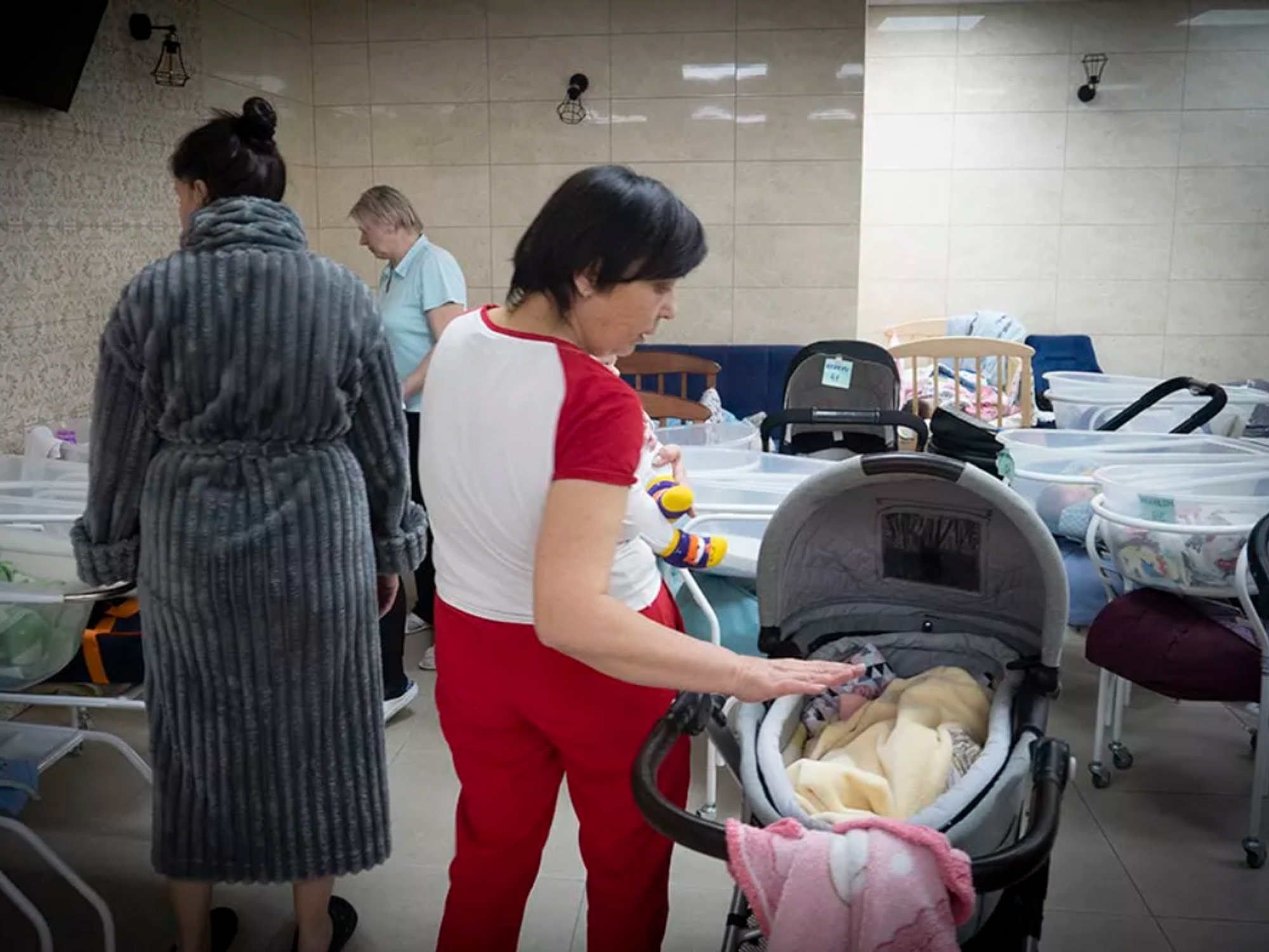 Photo of surrogate mothers and newborns BioTexCom facilities