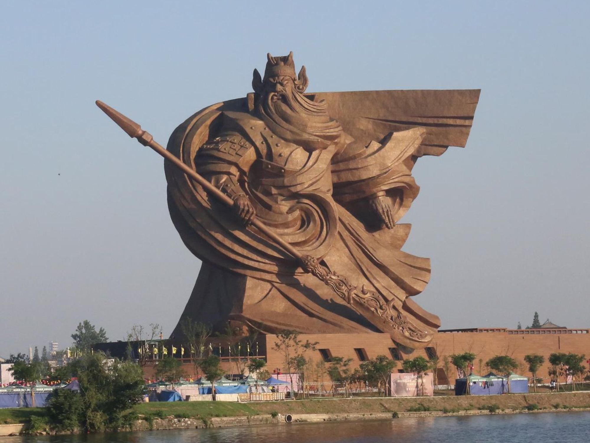 Photo of the 58-meter tall Statue of Guan Yu in Jingzhou Park, China