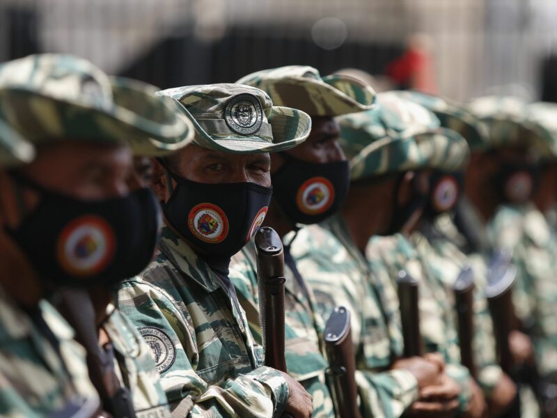 Photo of the Bolivarian militia.