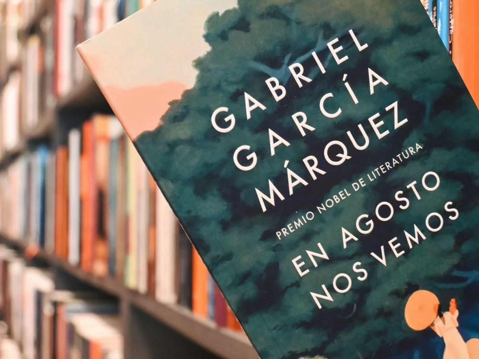 Photo of the book cover of ​Gabo's newly-published En agosto nos vemos ("Until August")
