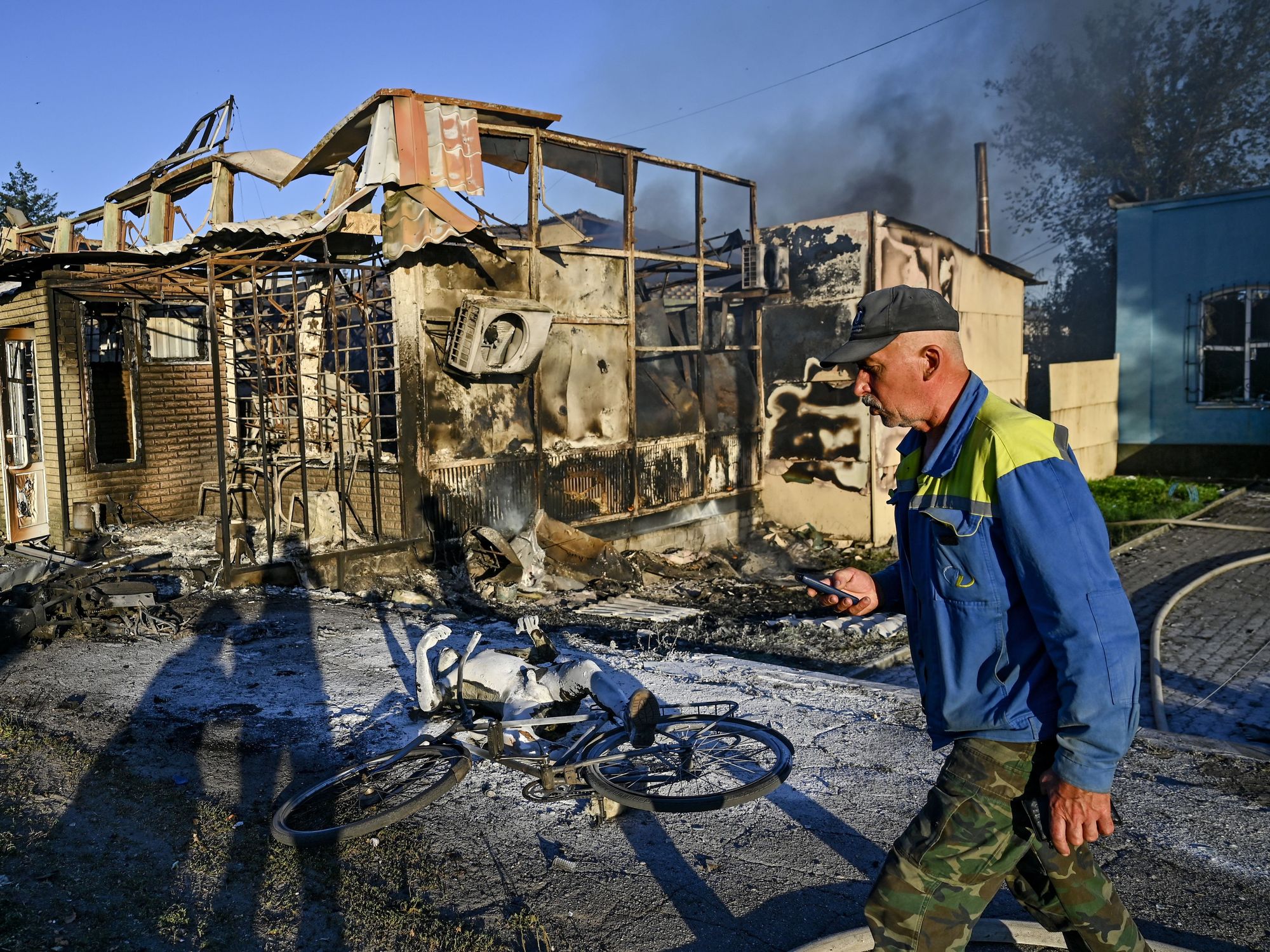 Photo of the centre of Vilniansk, a city close to the front line in Zaporizhzhia region, after Russian airstrikes