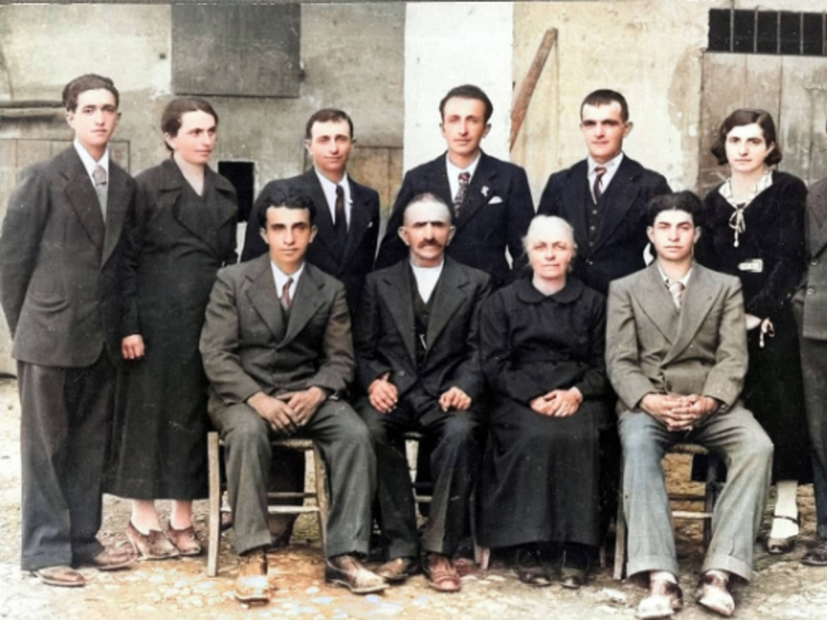 Photo of the Cervi family.