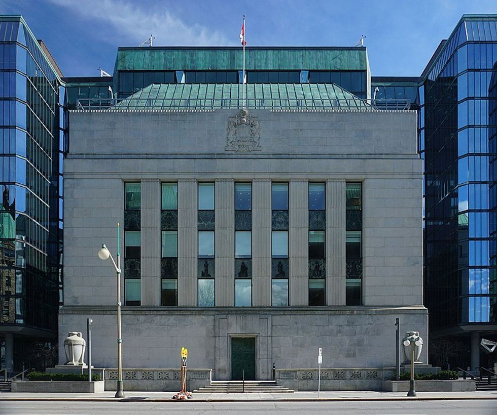 Photo of the façade of Bank of Canada's HQ in Ottawa, Ontario.