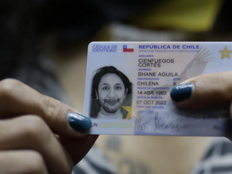 Photo of the first ID card with the “X” gender marker issued by Chile's Civil Registry.