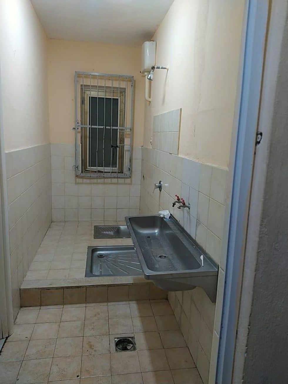 Photo of the only bathroom of the Center