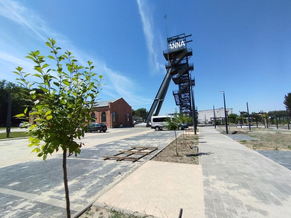 Photo of the parking lot outside the Anna mine library