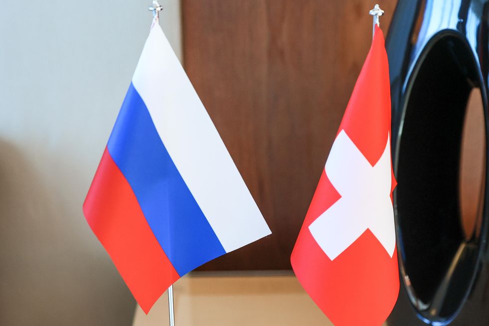 Photo of the Russian and Swiss flag
