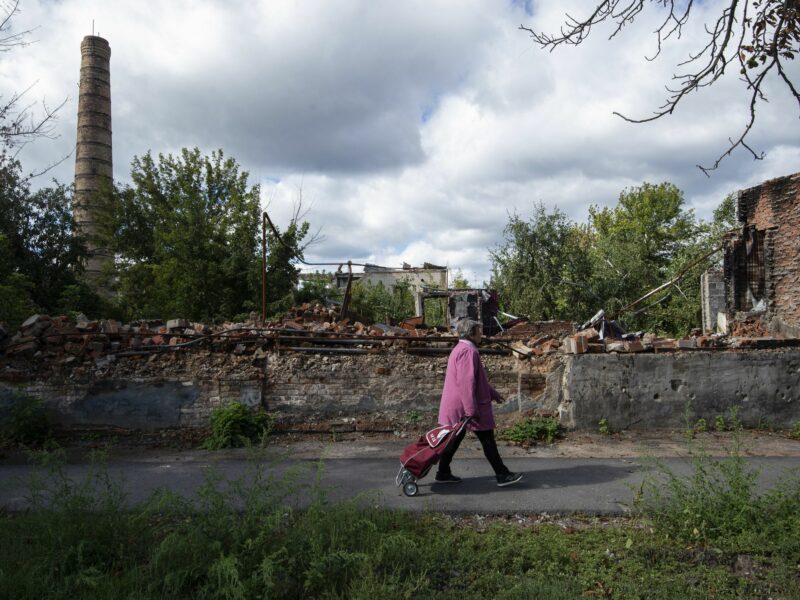 Photo of the Russian war on Ukraine: city of Izium is destroyed by Russians