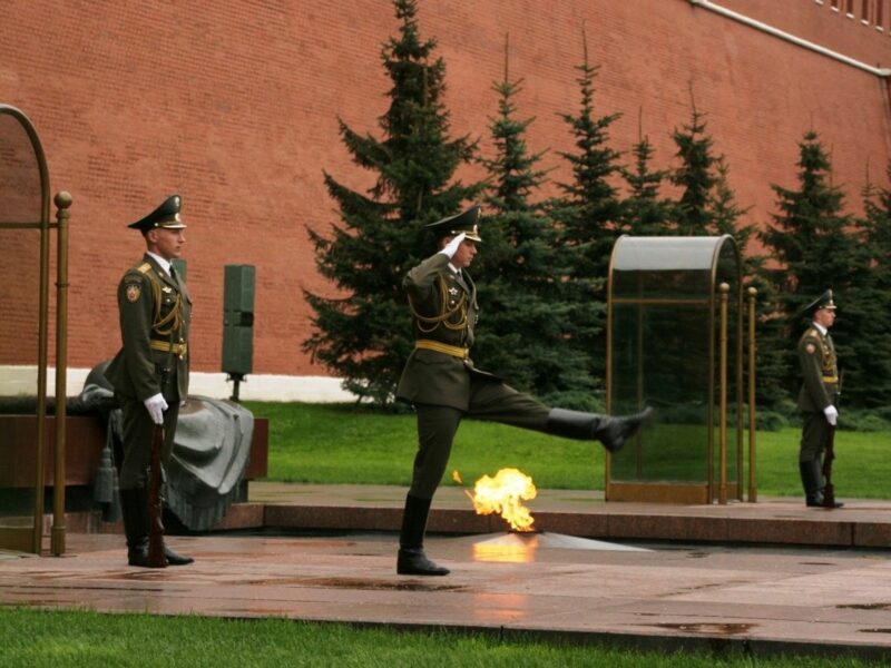 photo of tomb of the unknown soldier Moscow