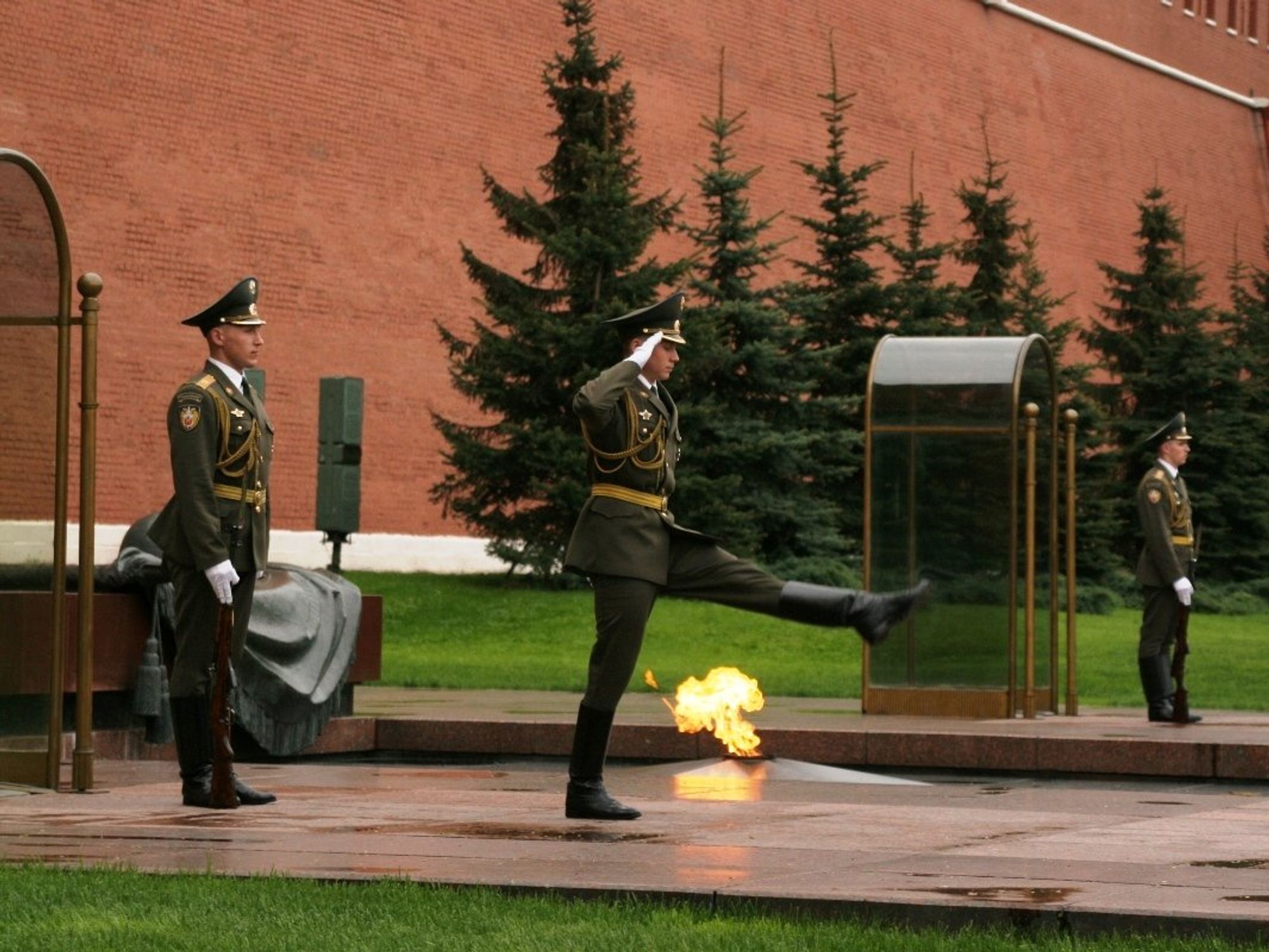 photo of tomb of the unknown soldier Moscow