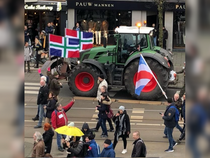 Photo of tractors and protesters as part of a demonstration in Amsterdam