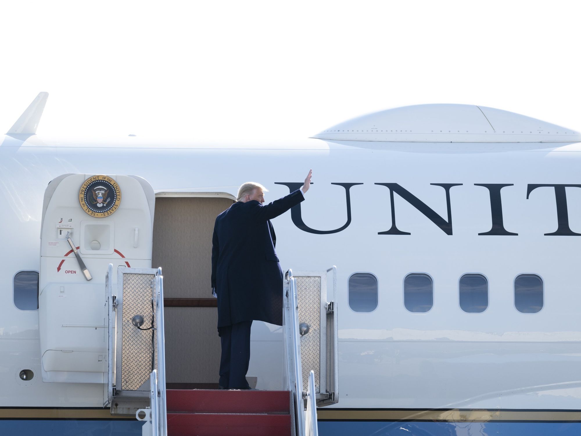 photo of Trump on air force one waving