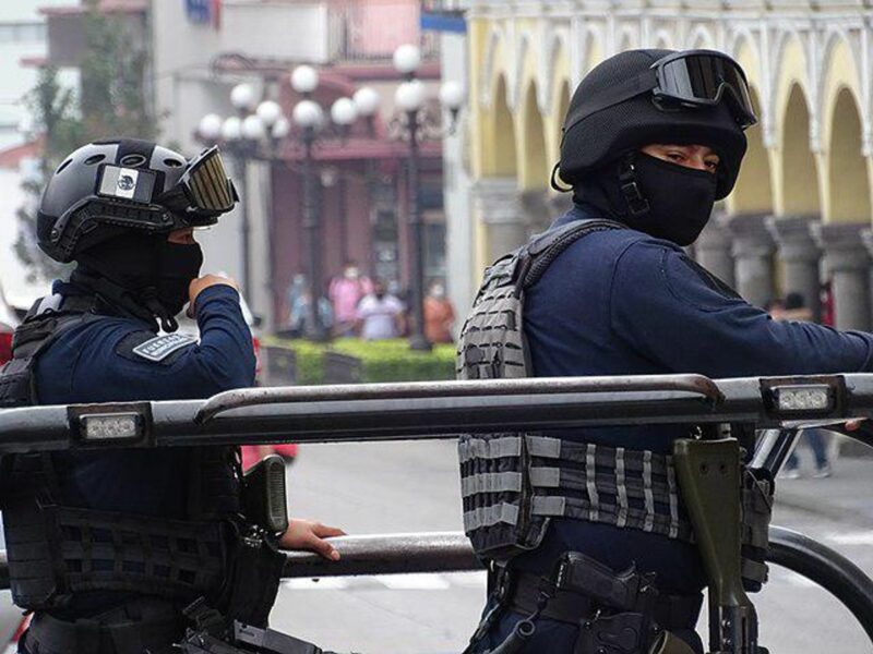 Photo of two police members in Veracruz, Mexico