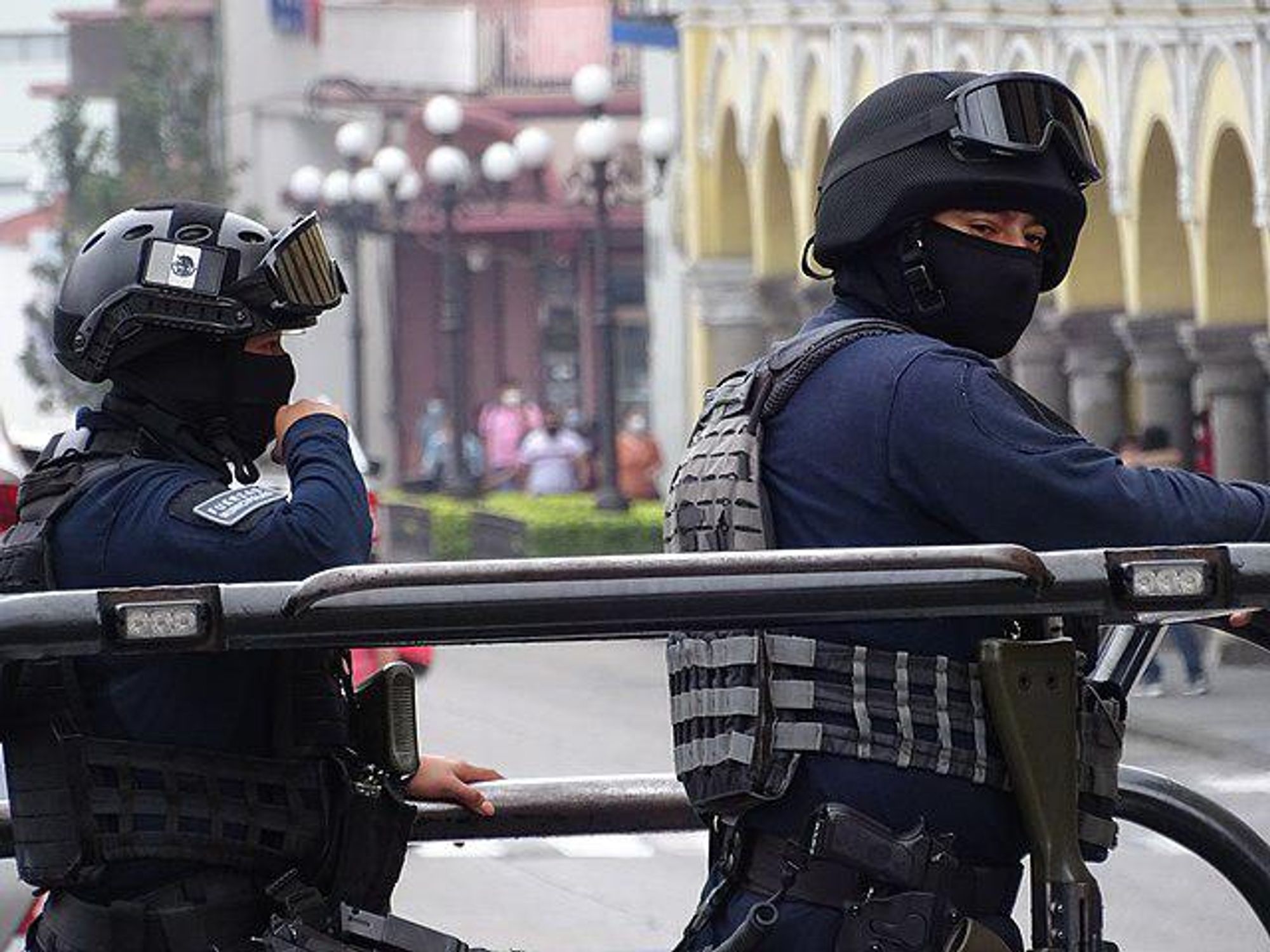 Photo of two police members in Veracruz, Mexico