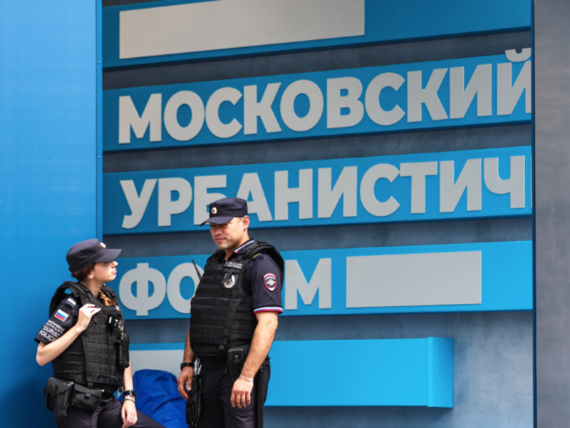 Photo of two police officers patrolling in Moscow