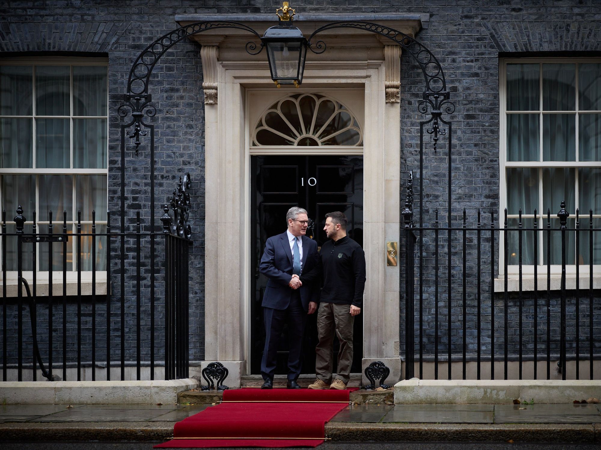 photo of UK Prime Minister Keir Starmer welcomes Ukrainian President Volodymyr Zelensky at 10 Downing Street