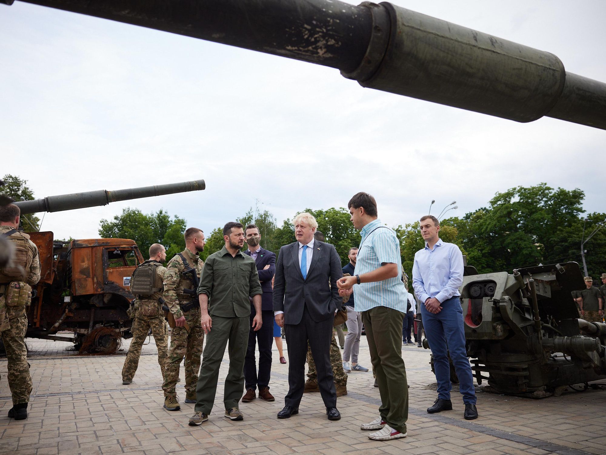 Photo of Ukrainian President Volodymyr Zelensky and British Prime Minister Boris Johnson ​