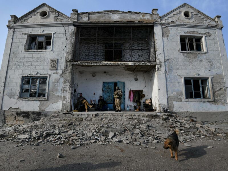 Photo of Ukrainian soldiers in a destroyed building