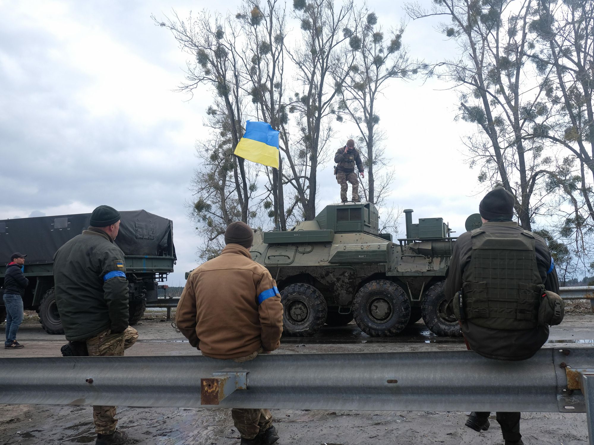 Photo of Ukrainian soldiers on a Russian tank flying Ukraine's flag
