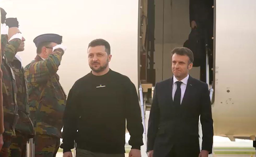 Photo of Volodymyr Zelensky and Emmanuel Macron
