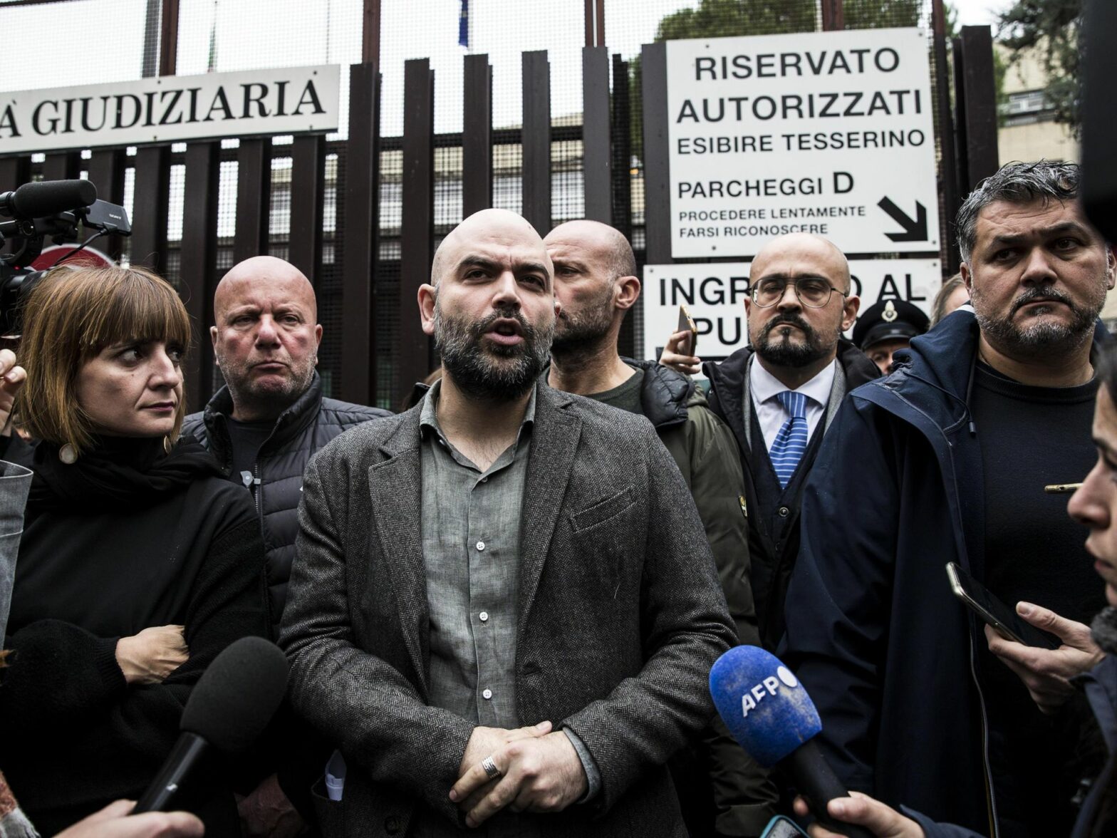 Photo of writer Roberto Saviano leaving a court hearing