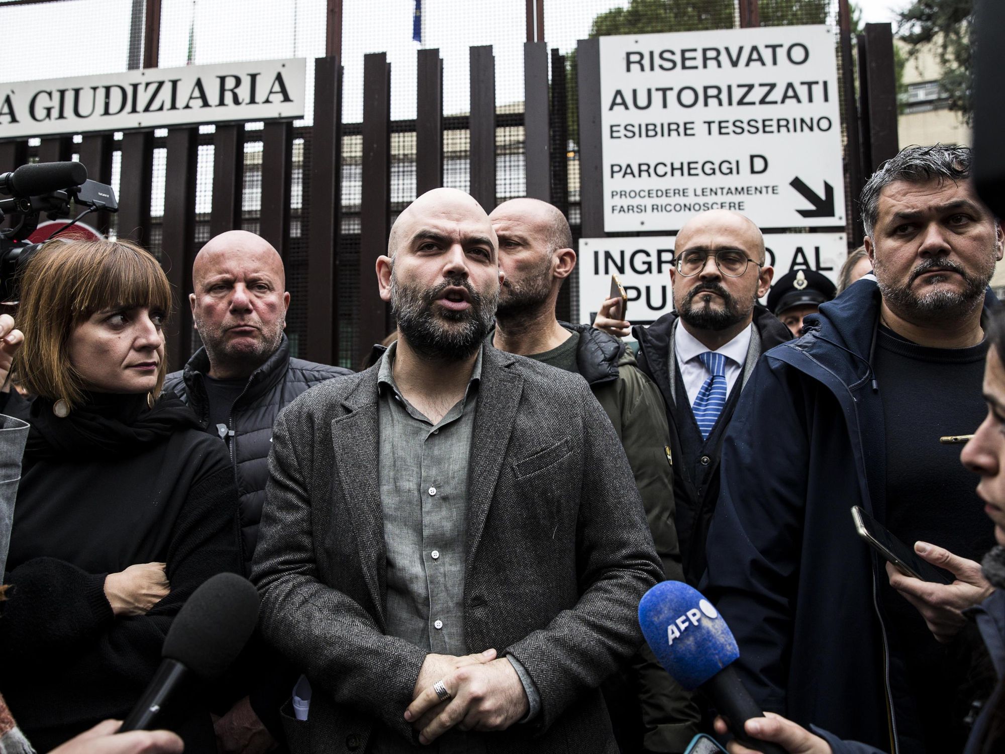 Photo of writer Roberto Saviano leaving a court hearing