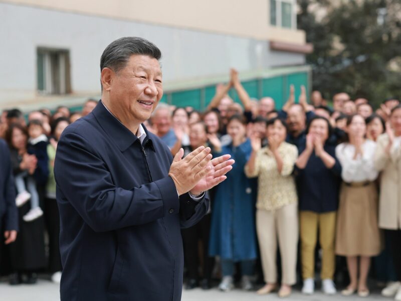 photo of xi clapping