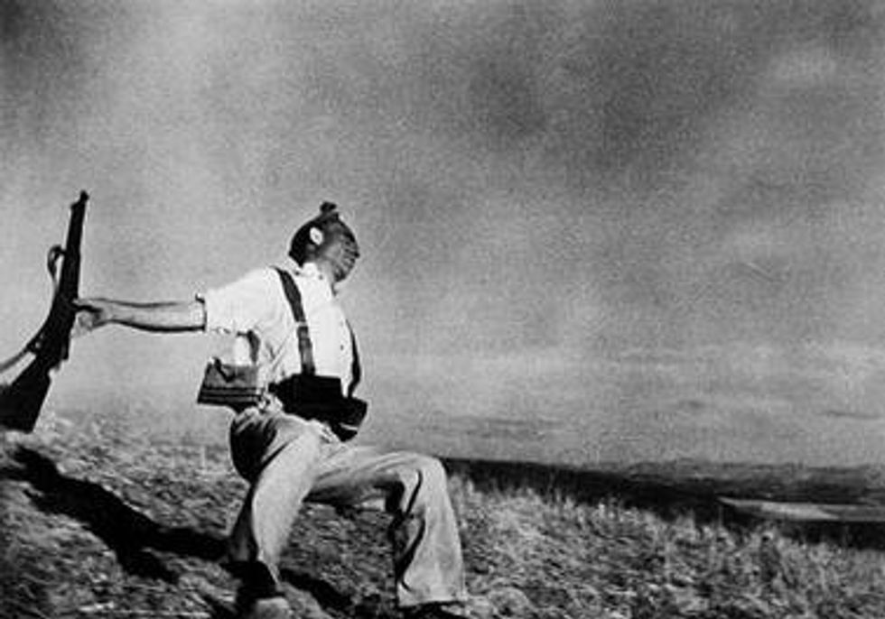 Photo The Falling Soldier