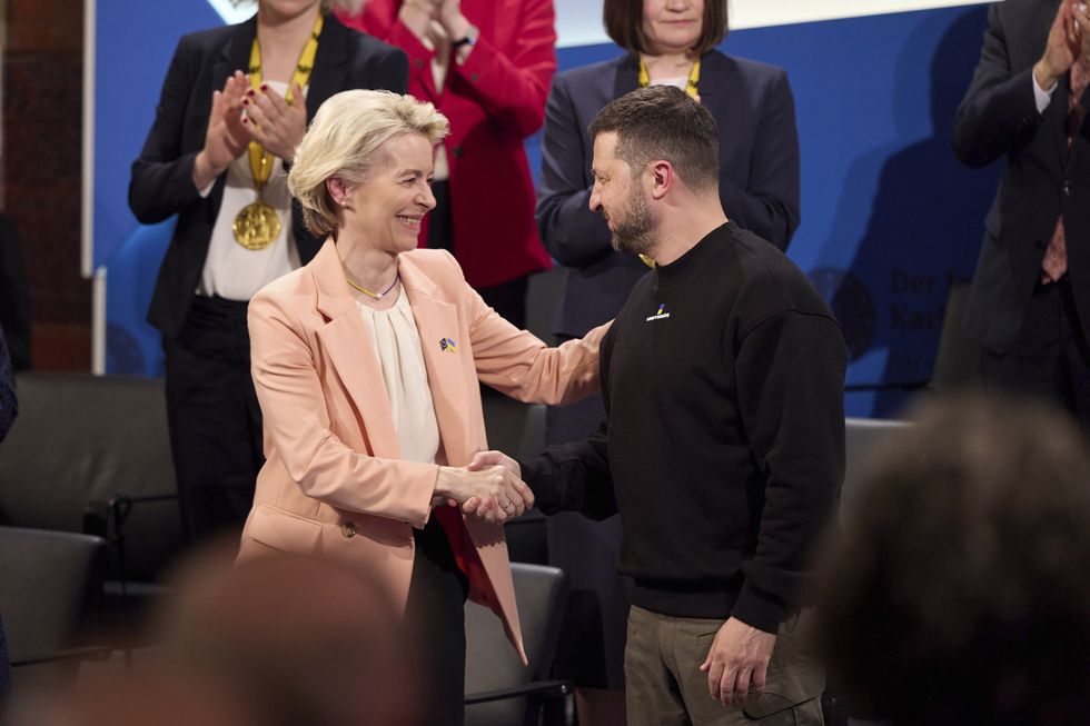Photograph of European Commission President Ursula von der Leyen shaking Ukrainian President Volodymyr Zelensky's hand.