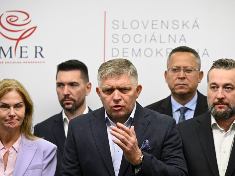 Photograph of Robert Fico speaking sternly during a press conference
