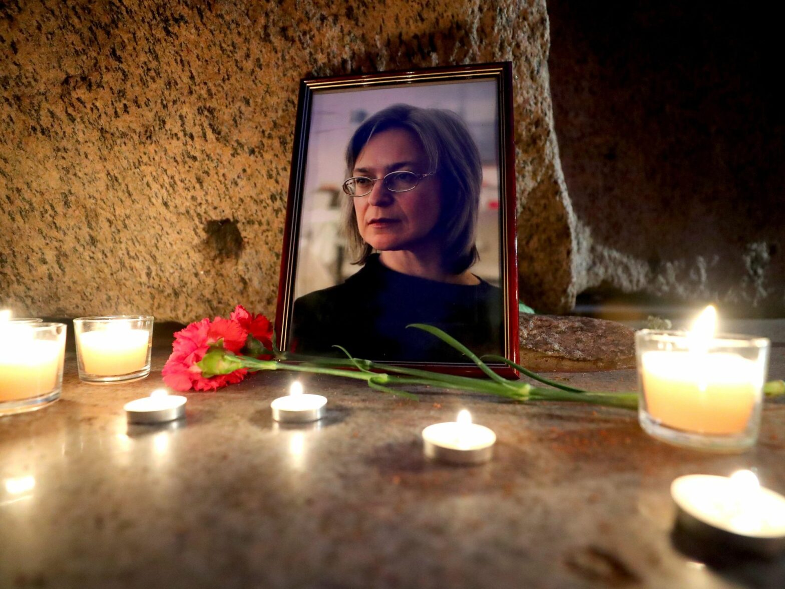 photos of a candlelit memorial for slain Russian journalist Anna Politkovskay