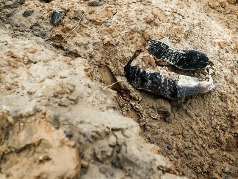 Picture of a buried corpse in Bucha