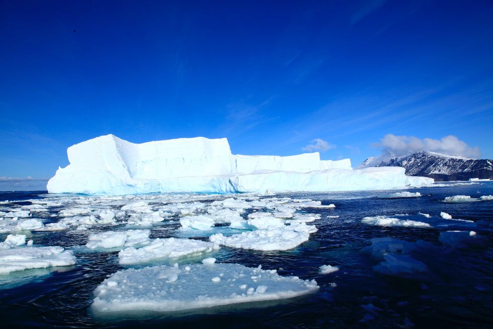 Pictures of melting icebergs and glaciers