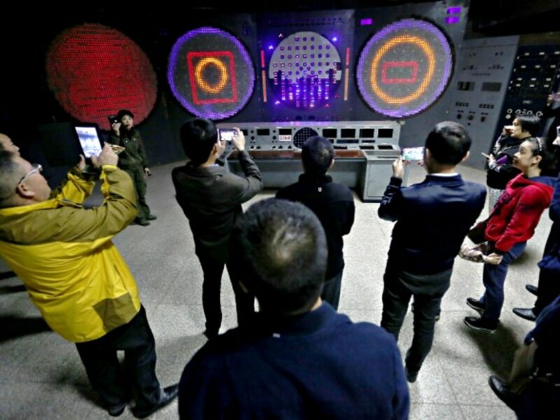 Please don't touch any big button