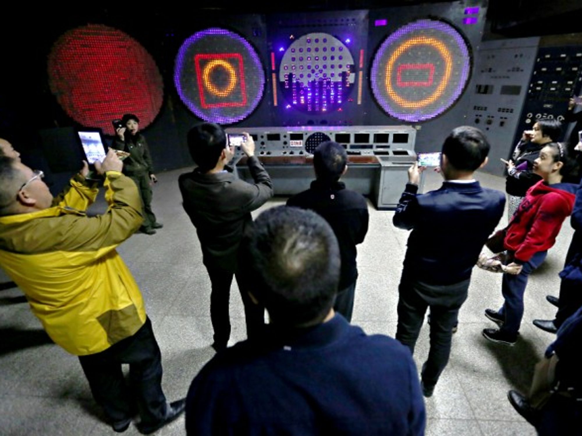 Please don't touch any big button
