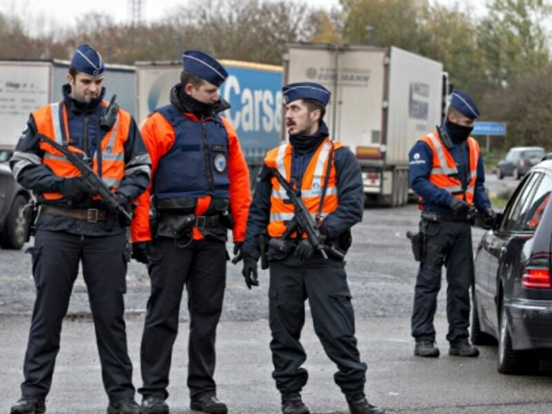 Police forces controlling vehicles near the Franco-Belgian border on Nov. 14