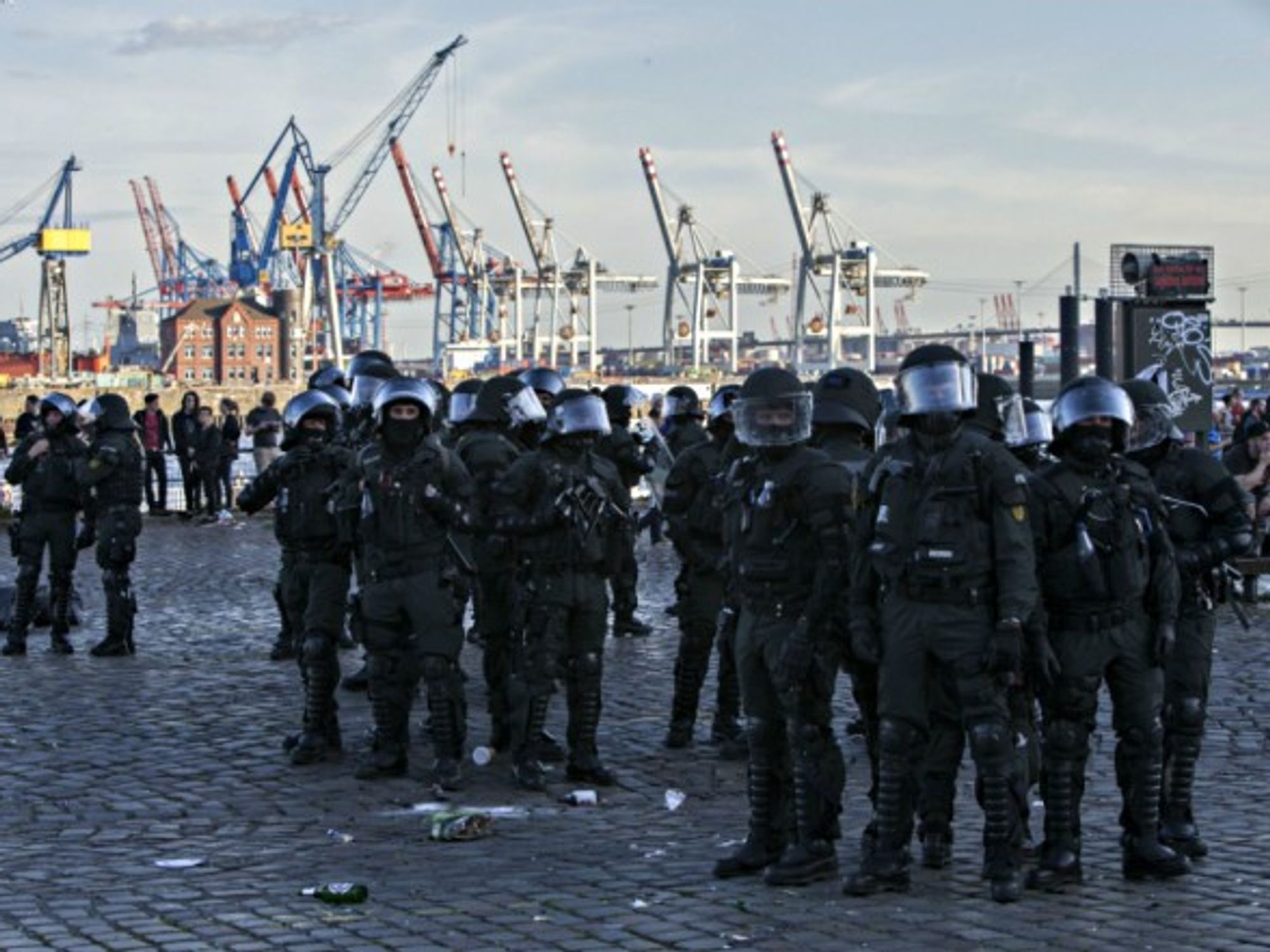 Police forces in Hamburg on July 6