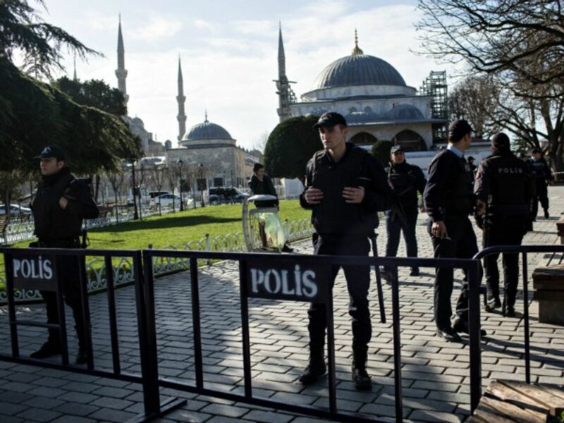 Police forces in Istanbul's Sultanahmet district