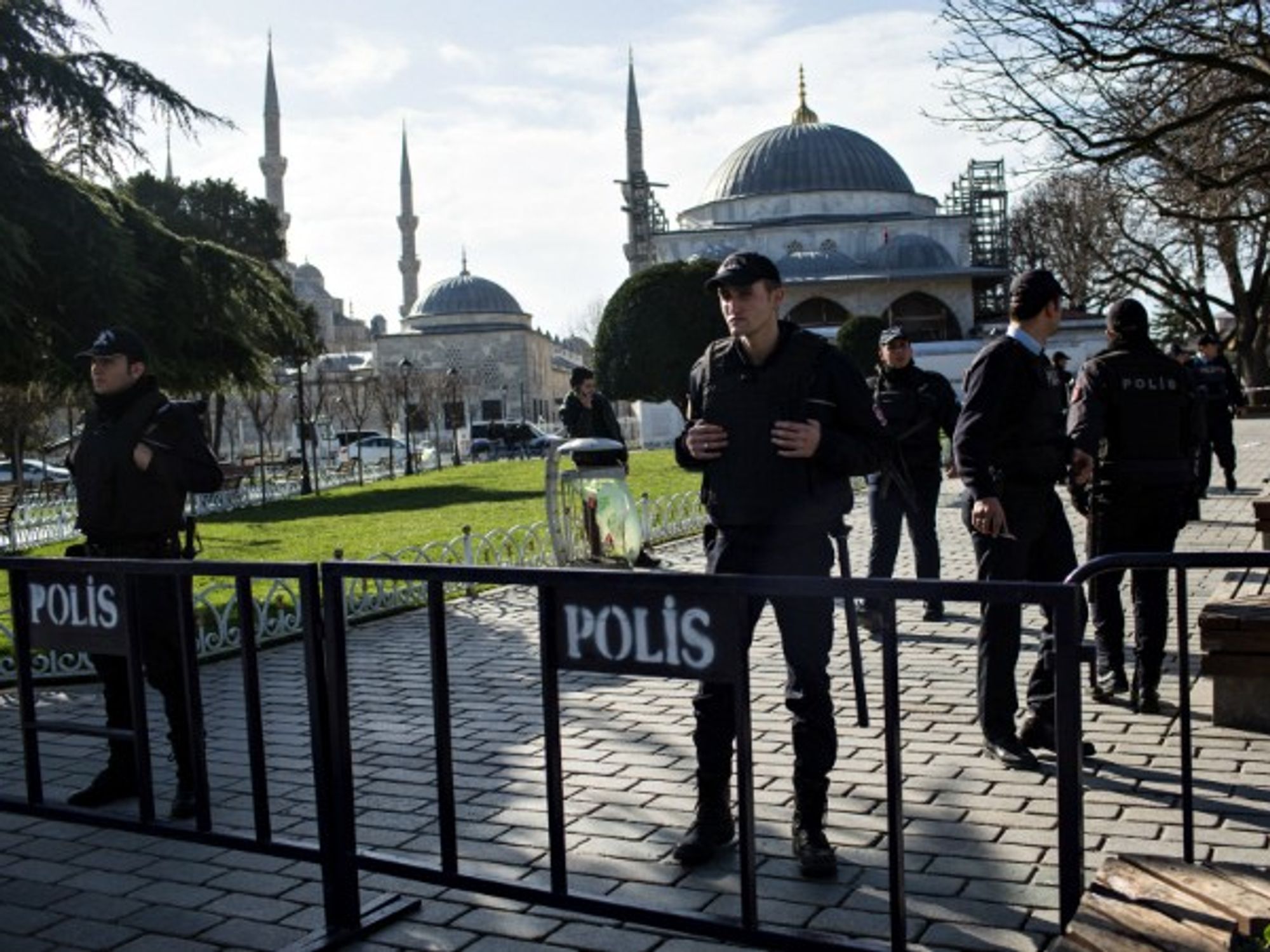 Police forces in Istanbul's Sultanahmet district
