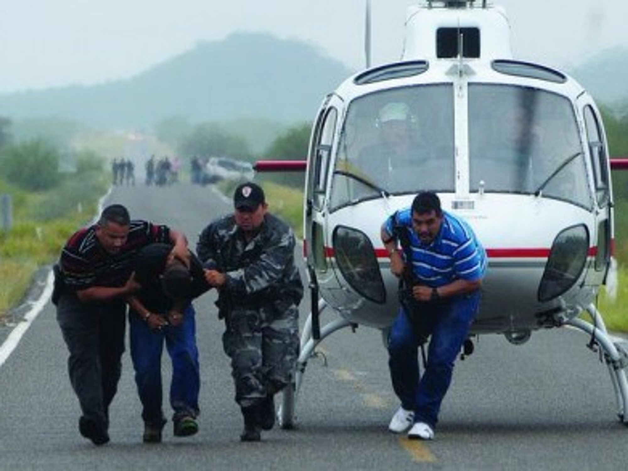 Police take a suspected drug trafficker off a helicopter in Hermosillo in the state of Sonora, in 2009 (Knight Foundation)