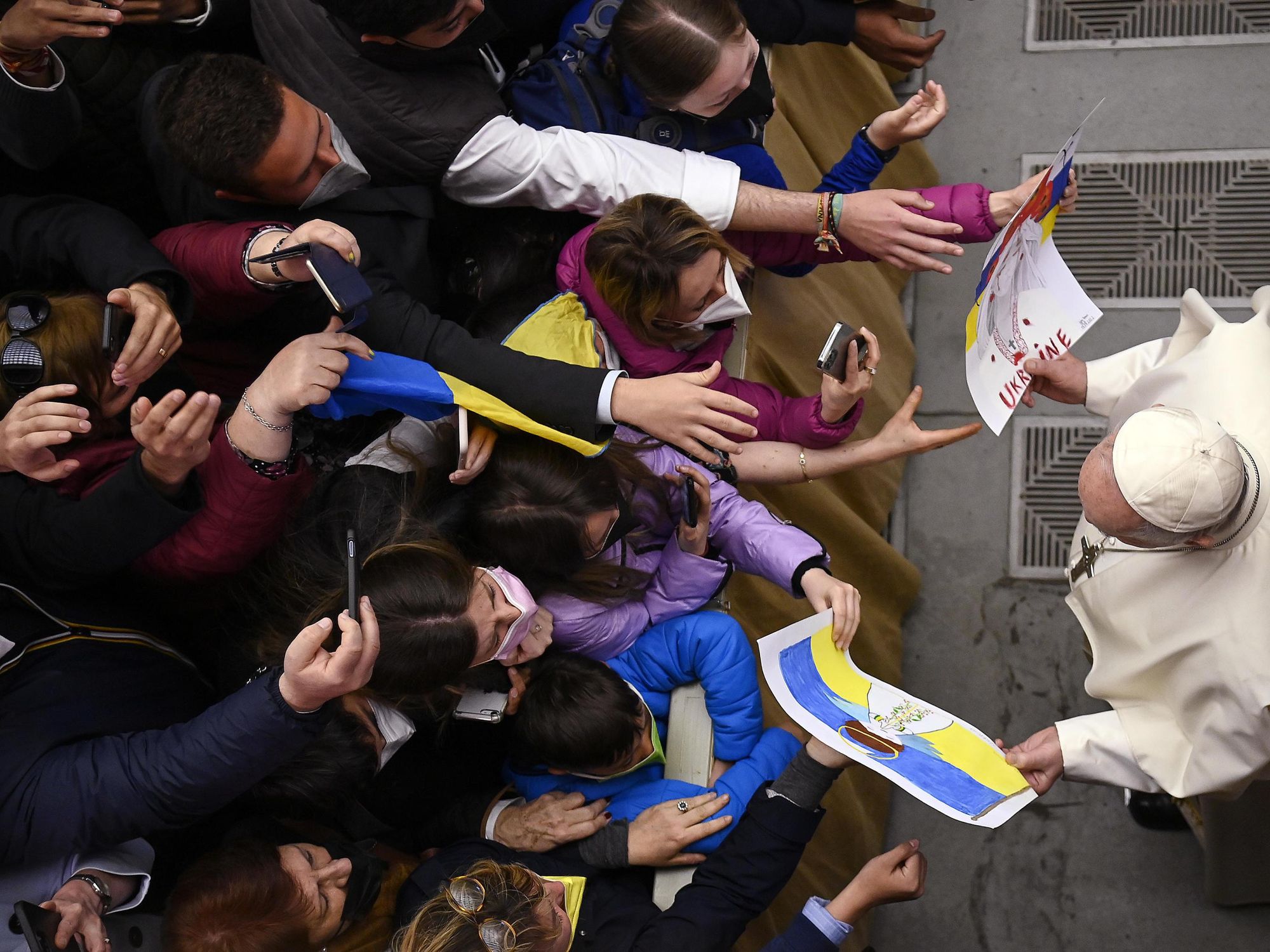 Pope Francis greets children with drawings on Ukraine war