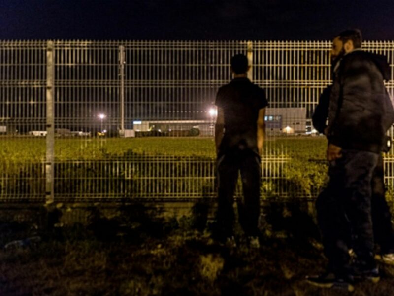 Possible MH370 debris, Chunnel stormers, Pub crawl