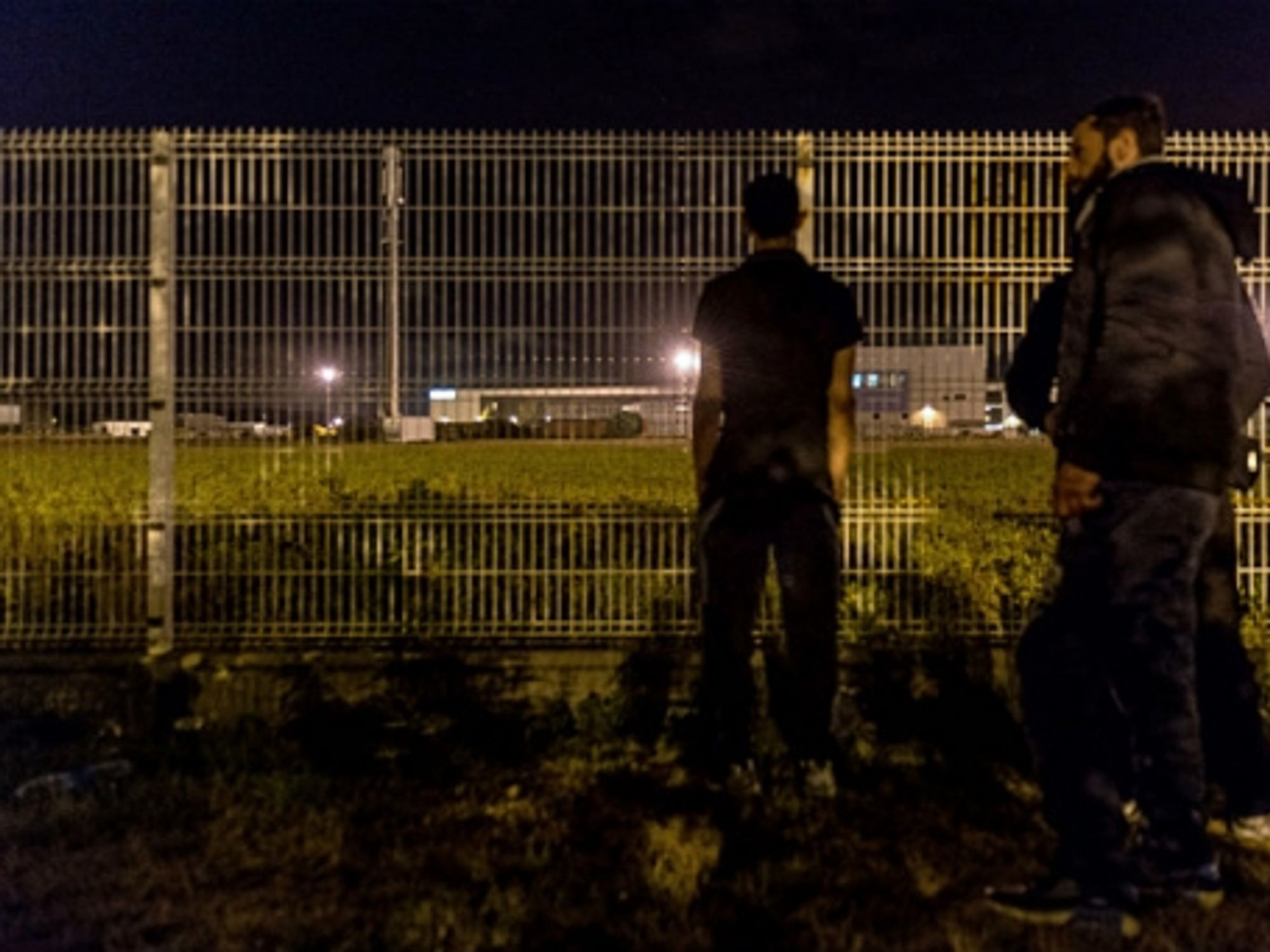 Possible MH370 debris, Chunnel stormers, Pub crawl