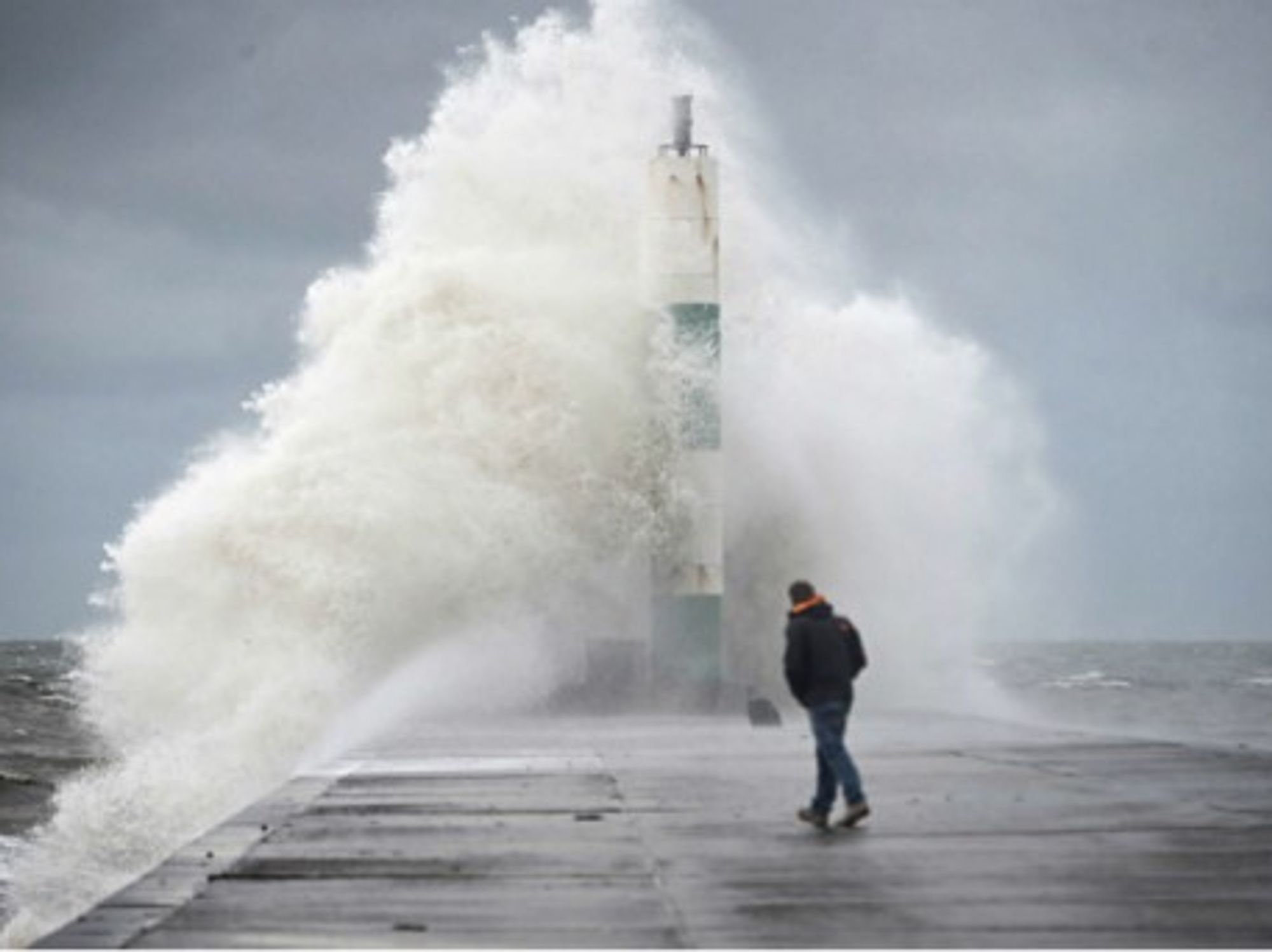 Powerful gales and giant waves battered the coast of Wales for a second day Thursday.