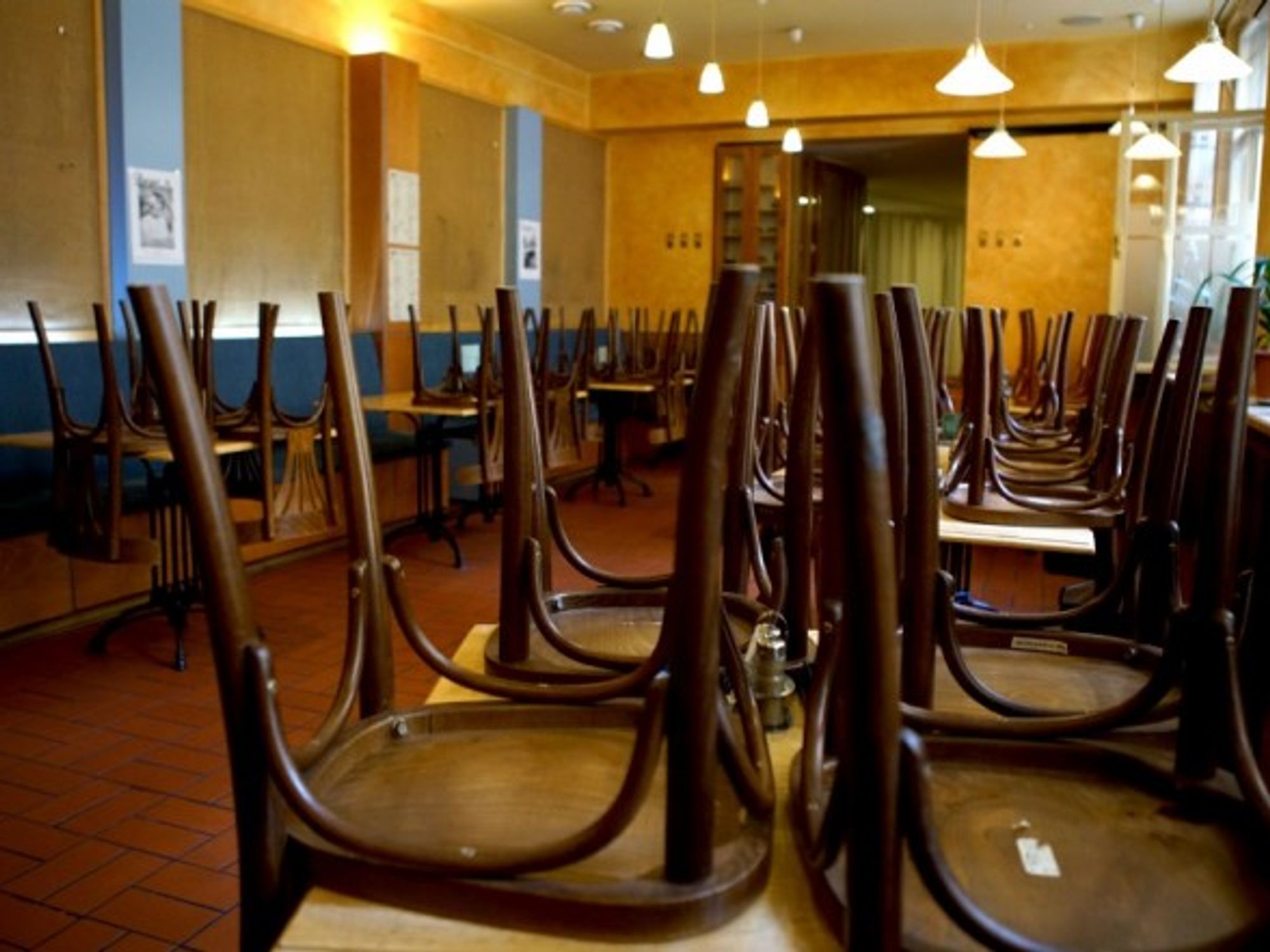 Prague restaurant shut down by COVID-19 quarantine