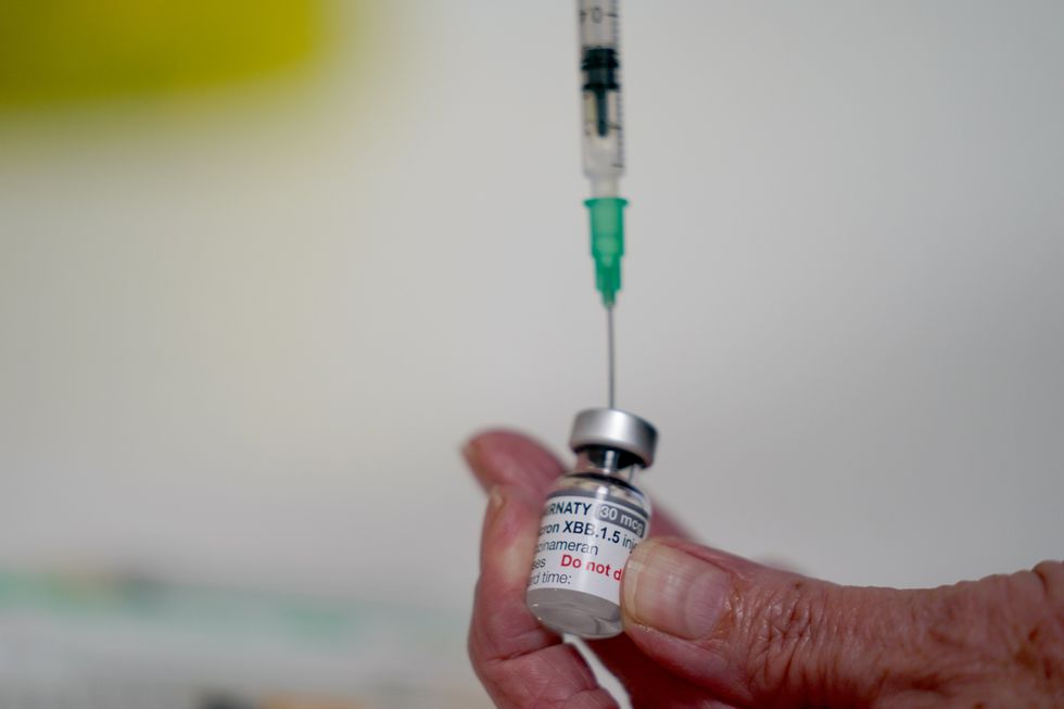 Preparation of a corona vaccination with the Biontech vaccine.