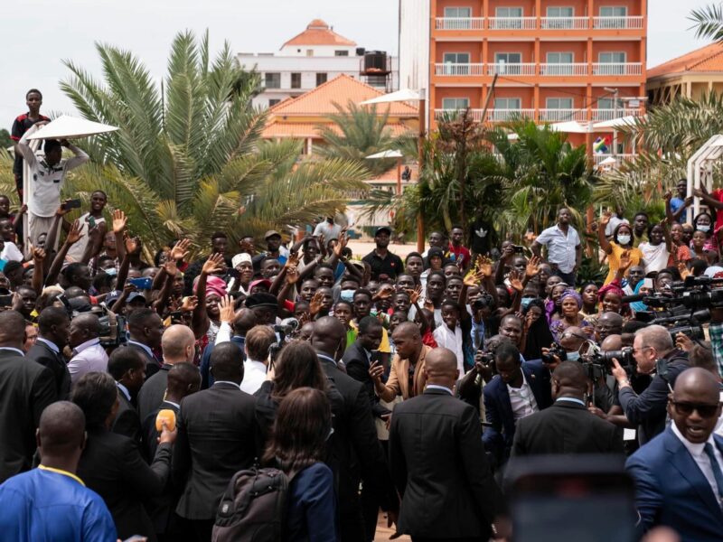 President Macron surronded by Bissau-Guineans during his visit on July 28, 2022